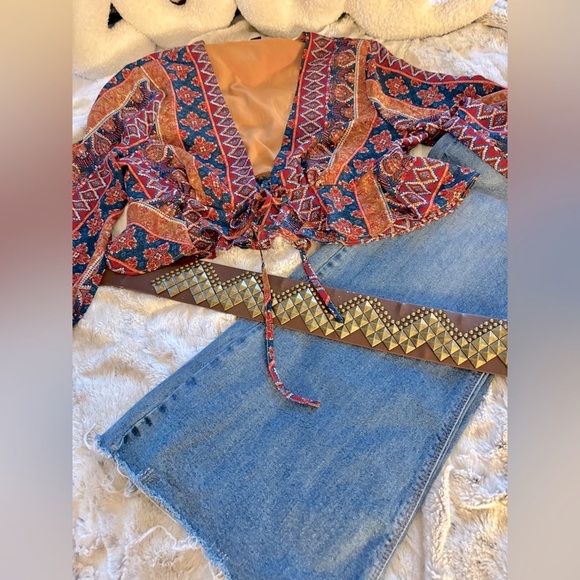 Bell Sleeve Boho Crop Top with Tie Closure and Ruffle Hem. Festival! NWOT - Picture 1 of 10